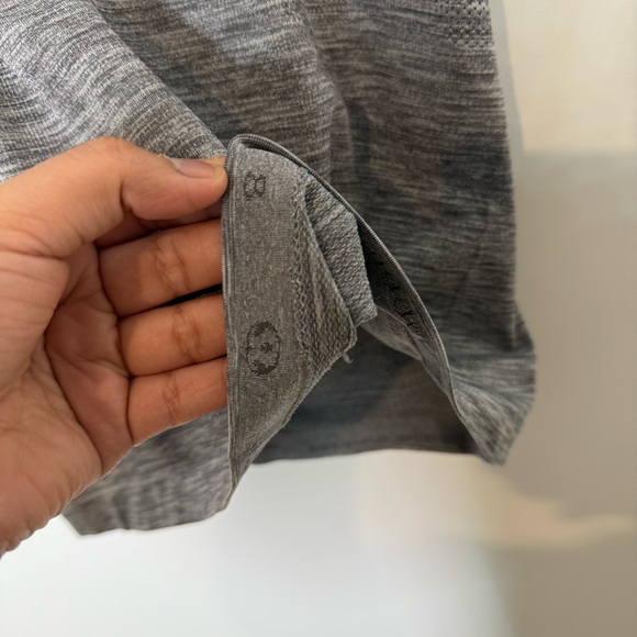 Lululemon Gray Swiftly Tech Short Sleeve Crew Seamless Workout Top 8 - Picture 4 of 4